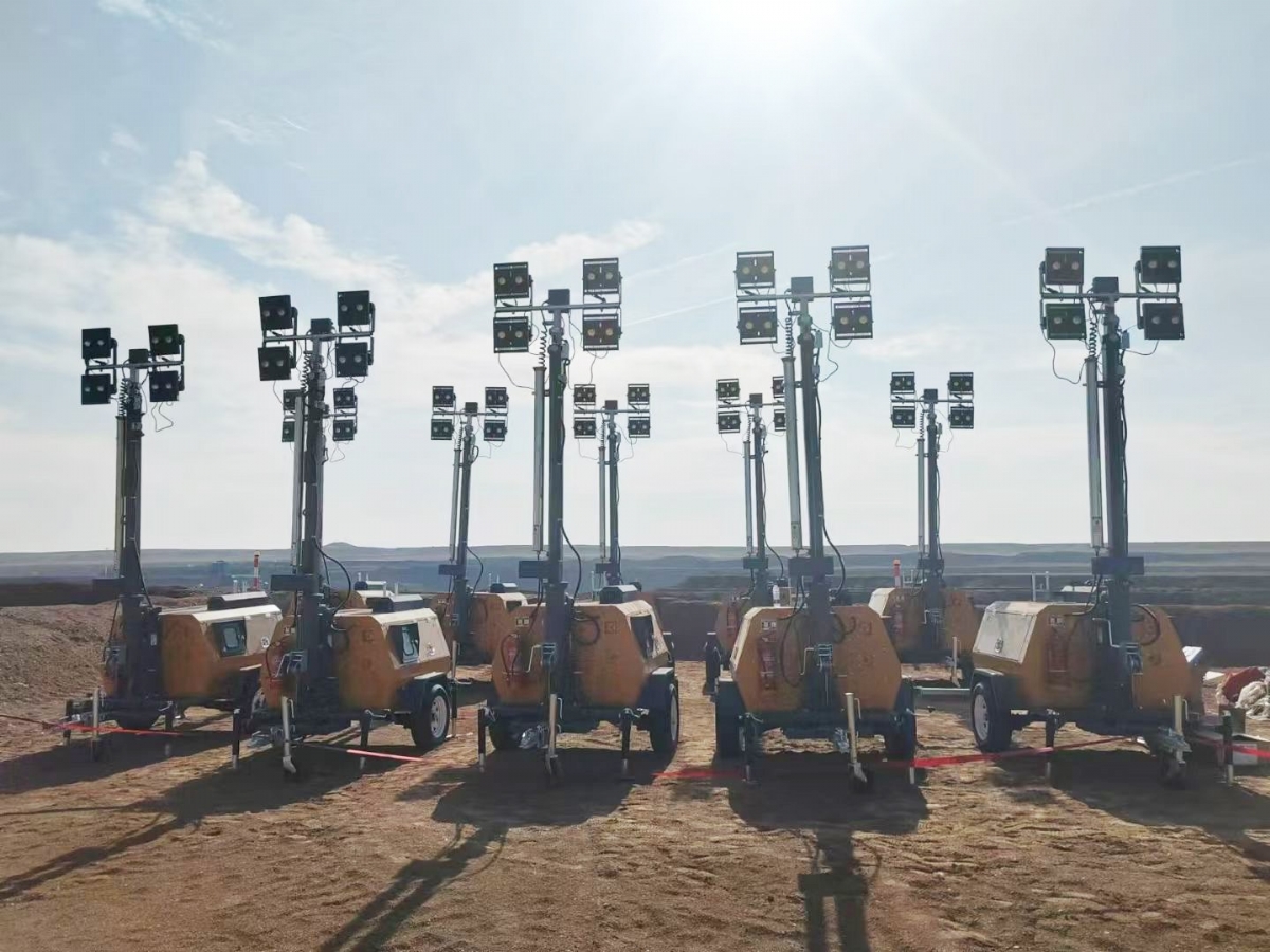 持續(xù)交貨中！山東思拓瑞克20臺(tái)9米移動(dòng)照明燈車陸續(xù)發(fā)貨發(fā)往蒙古國